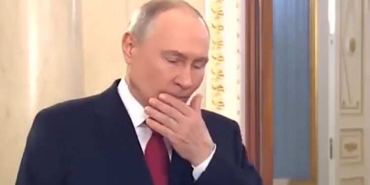 Putinu naglo pozlilo tijekom govora, snimka pokrenula nagađanja: Kremlj hitno reagirao