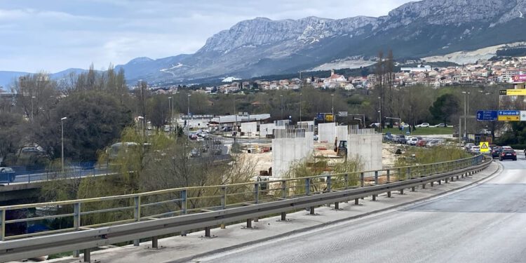 Radovi su zahtjevni, ispričavamo se građanima Solina…