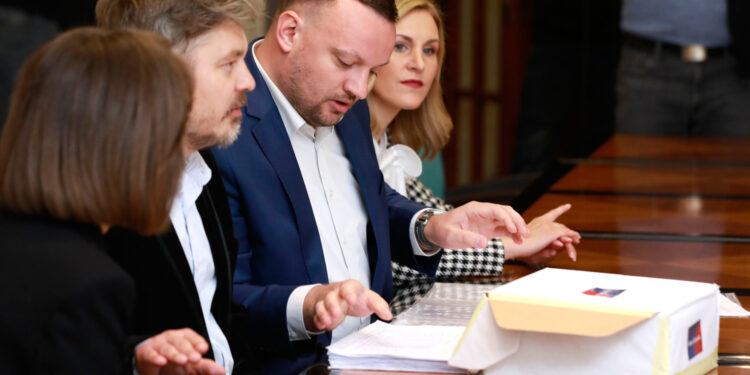Razmotavaju se krakovi afere koju smo otkrili: ‘Živim s mamom i tatom pa sam ih zdrmao’