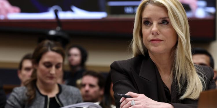 Republikanci prelaze prolaz i glasaju za prisiljavanje AG Bondija da svjedoči o rukovanju Epsteinovim dosjeima