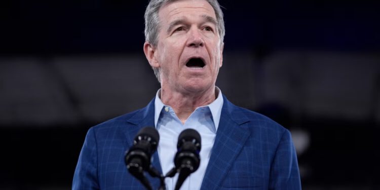 Roy Cooper i Michael Whatley pobjeđuju na predizborima u Sjevernoj Karolini