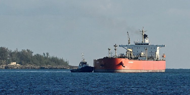 Rusija tajno isporučuje gorivo na Kubu kako bi zaobišla američke sankcije, kažu izvješća