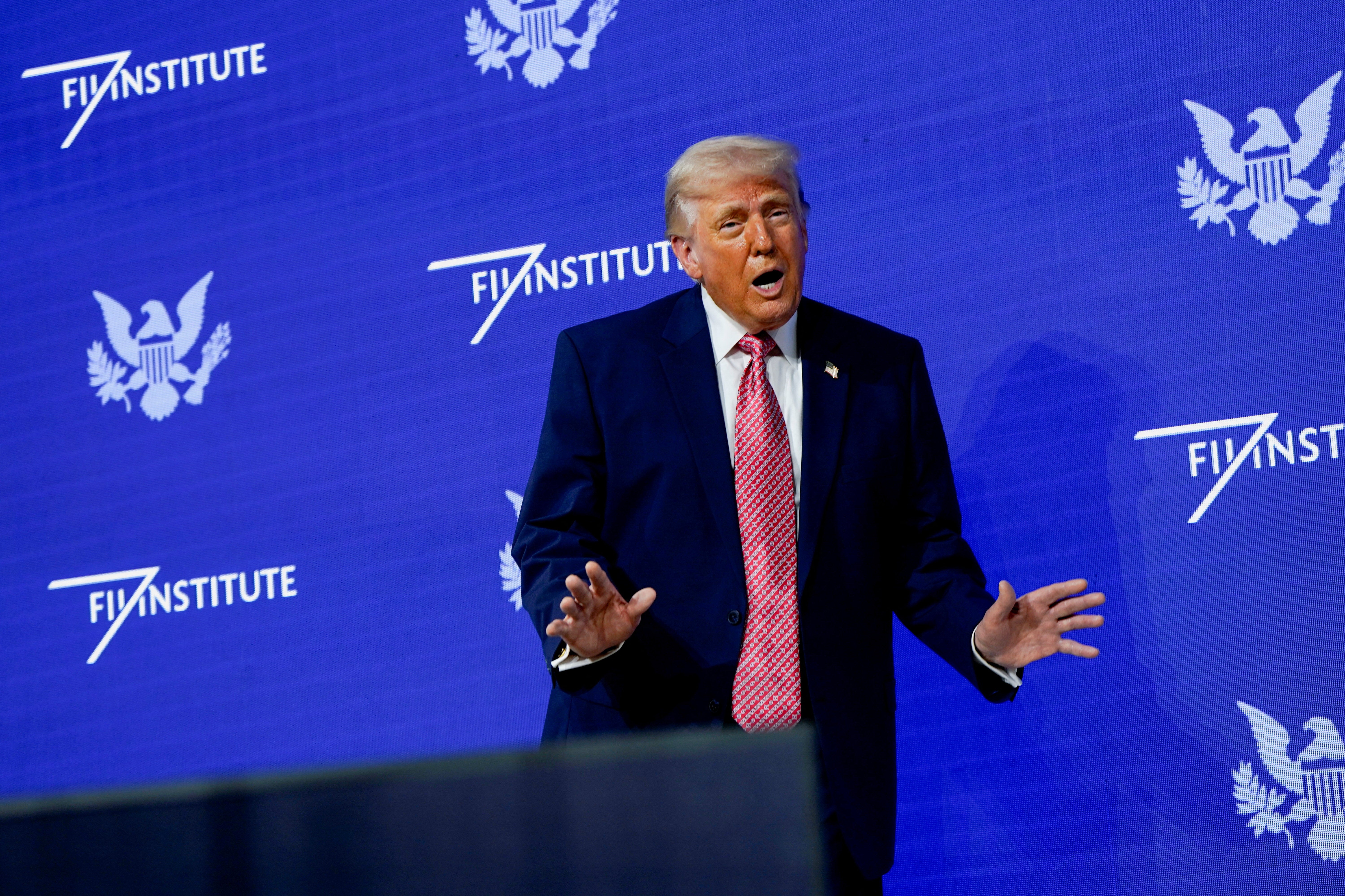 Predsjednik je izjavio da Iran mora 'otvoriti Trumpov tjesnac' na samitu Future Investment Initiative Institute u Miamiju na Floridi