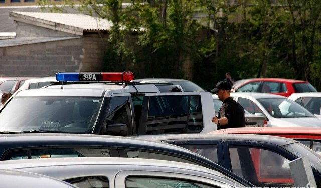 SIPA uhitila dvije osobe, oduzet automobil, parfemi i nakit