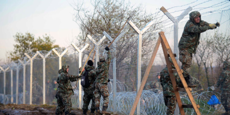 Šef tajne službe otkriva: Migranti u kampovima uče kako napadati policajce