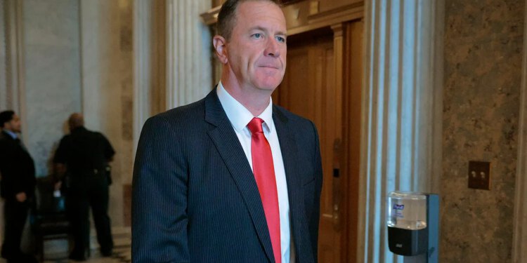 Senator Eric Schmitt nakon dva napada obnavlja prijedlog zakona o denaturalizaciji