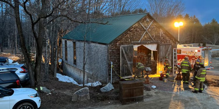 Šest ozlijeđenih, ostali zarobljeni nakon urušavanja poda na mjestu vjenčanja u New Hampshireu