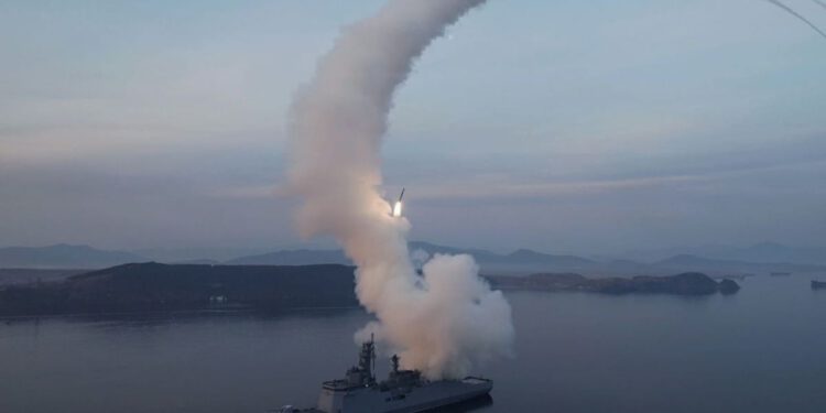 Sjeverna Koreja ispalila deset projektila u more