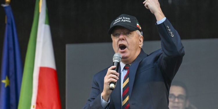 Sljedećeg iranskog vođu također treba ubiti ako je neprijateljski raspoložen prema SAD-u – senator – RT World News