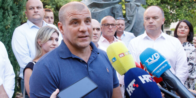 Smijenili su ga zbog Dana srpske kulture: Split će mu sada platiti 200 000 eura