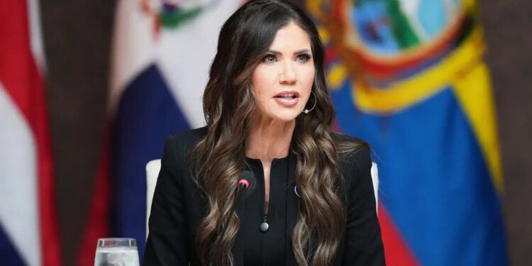 Smijenjeni tajnik DHS-a Noem prelazi na novu poziciju izaslanika Štita Amerike