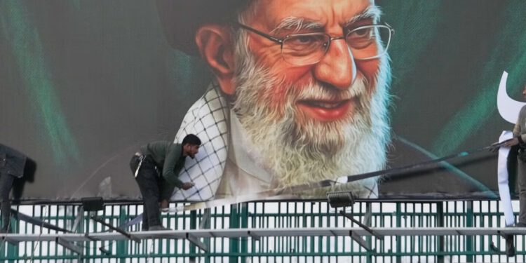 Smrt ajatolaha Khameneija: Što nam povijest govori o promjenama režima i hoće li one ikada uspjeti