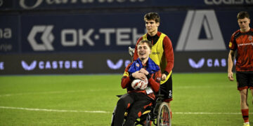 Sportske novosti – Ivan Šćepina oduševio Maksimir početnim udarcem