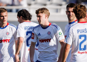 Sportske novosti – Kreće potpuna rekonstrukcija Hajduka! Evo kako izgleda prvih 11 bez Livaje i još dvije zvijezde