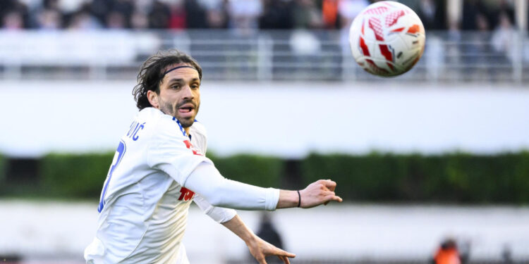 Sportske novosti – ‘Krovinović? Ni ovom čovjeku što tuče ruzinu u škveru za tisuću, tisuću i po eura, nije lako u životu’