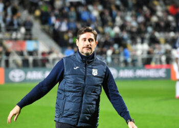 Sportske novosti – Trener Rijeke nakon dugo vremena vratio veliku nadu u prvih 11, pa ‘dirigirao’ iz svečane lože