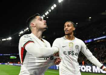 Sportske novosti – VIDEO Sramotan potez zvijezde Chelseaja: Gurnuo sakupljača lopti i pobjegao