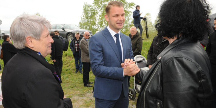 Stanivuković napravio novi šou na granici: Priznao što radi u našoj Lici