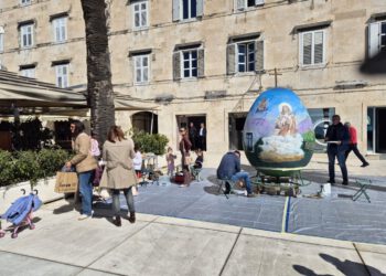 Stiglo veliko jaje na Rivu: Djeca oduševljena, Split u uskrsnom ruhu