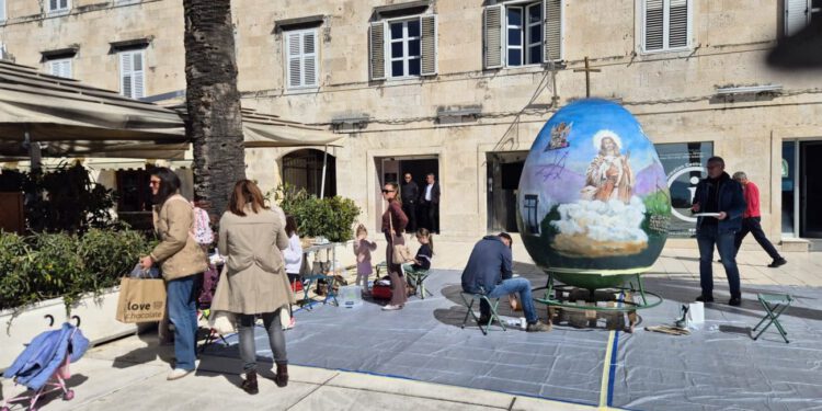 Stiglo veliko jaje na Rivu: Djeca oduševljena, Split u uskrsnom ruhu