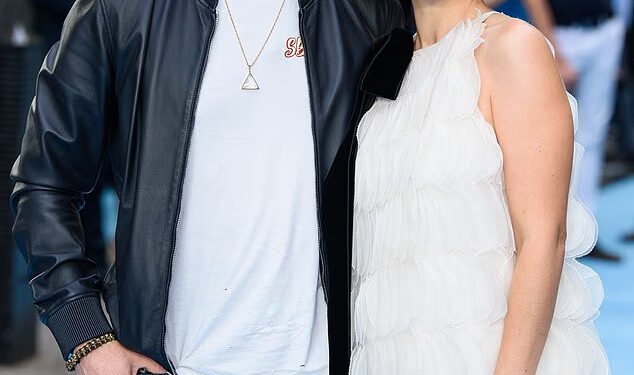 Supruga Toma Hardyja Charlotte Riley u rijetkim komentarima o njihovom braku otkriva svoje prve dojmove o holivudskom tvrdoglavcu i kako ga je natjerala da ‘apsolutno umre od smijeha’.