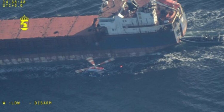 Švedska zaplijenila teretni brod s deset Rusa na brodu — RT Rusija i bivši Sovjetski Savez