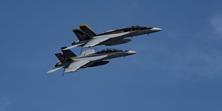 TRUMP PODIVLJAO Francuska zabranila prelet američkim avionima, Poljska odbila slati “Patriote”!