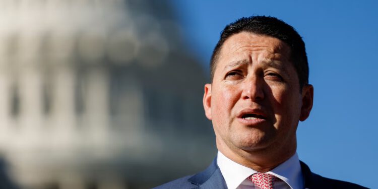 Teksaški republikanac Tony Gonzales priznaje aferu s djelatnicom koja je umrla samoubojstvom dok House otvara etičku istragu