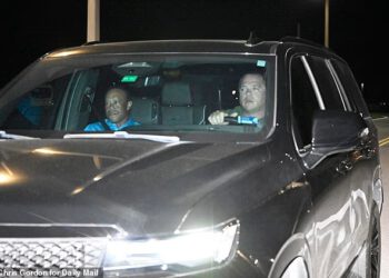 Tko je u žestoko zaštitničkom krugu Tigera Woodsa? Otkriveni bliski ljudi od povjerenja nakon što je legenda golfa ponovno izvučena iz zatvora