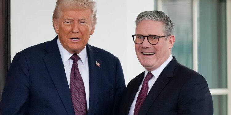 Trump i Starmer slažu se da se Hormuški tjesnac mora ponovno otvoriti zbog napetosti