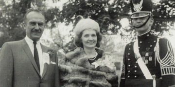 Trump pokreće ponoćnu objavu kako bi pohvalio američku vojnu dominaciju – odmah nakon što je podijelio sliku svoje mame i tate