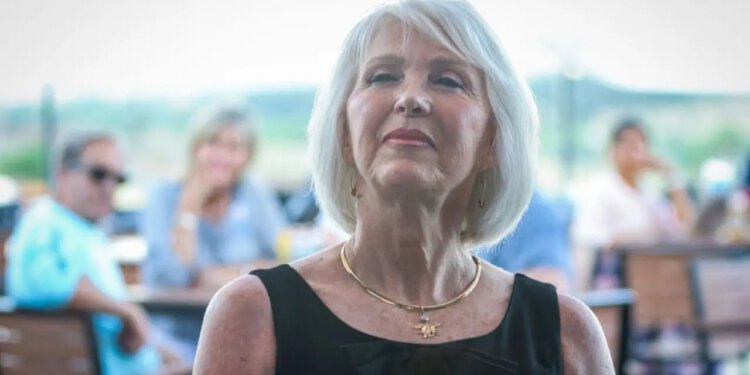 Trump ponovno zahtijeva od guvernera Kolorada da oslobodi osuđenu službenicu za izbore Tinu Peters