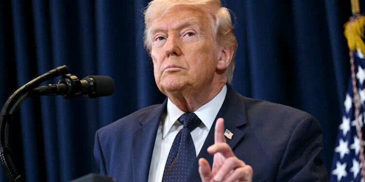 Trump prijeti da će poslati agente ICE-a u zračne luke usred borbe oko zatvaranja