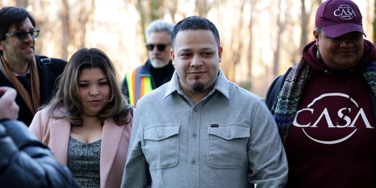 Trumpov administrator traži od suca da poništi zabranu kojom se blokira deportacija Abrega Garcije