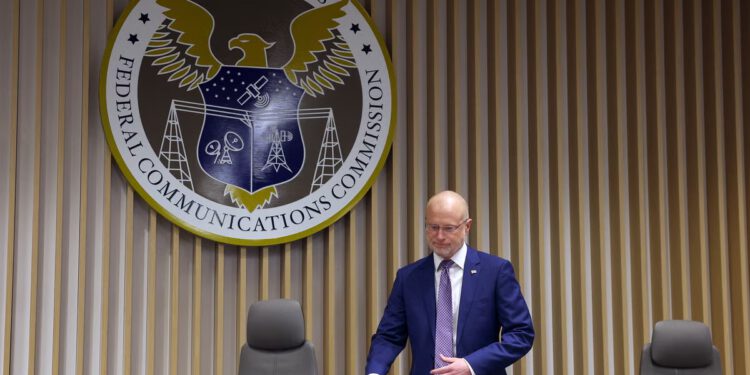 Trumpova predsjednica FCC-a suočava se s reakcijom nakon prijetnji televizijskim kućama zbog izvještavanja o ratu u Iranu: ‘Flagrantno protiv Prvog amandmana’