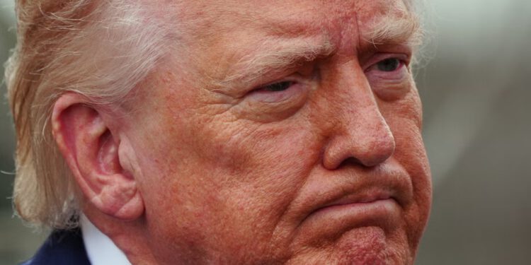 Trumpove mješovite poruke o Iranu: ‘Prigušivanje’ rata i ublažavanje sankcija, ali dodavanje novih vojnika