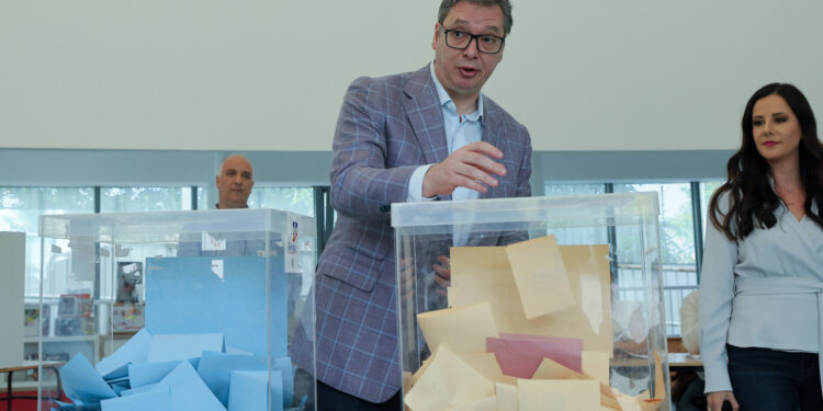 U Srbiji izbori, prate ih neredi, tuča i kaos: Bira se lokalna vlast u 10 gradova