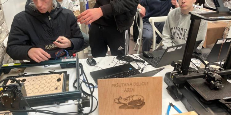 Učenici TIŠ-a Sinj privukli veliku pažnju na Sajmu pršuta uz spoj tradicije i tehnologije