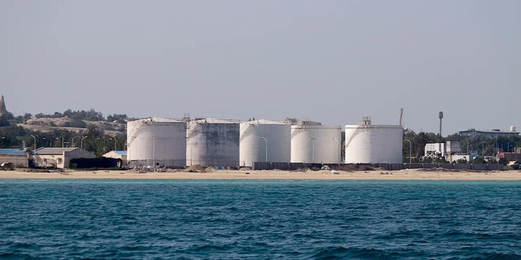 Udar na iranski izvozni terminal mogao bi izazvati skok nafte, kaže analitičar