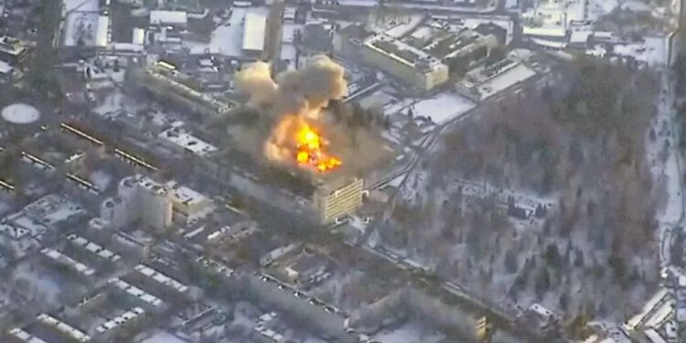 Ukrajina tvrdi da je pogodila vrlo važnu vojnu tvornicu, dok Rusija ukazuje na zločin