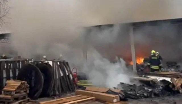 VIDEO Požar u skladištu tvrtke kod Širokog Brijega