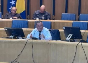 VIDEO ‘Tko ste vi da me to pitate?’: Miro Džakula u Parlamentu o svojoj imovini, akciji Pandora i zapošljavanjima u UIO