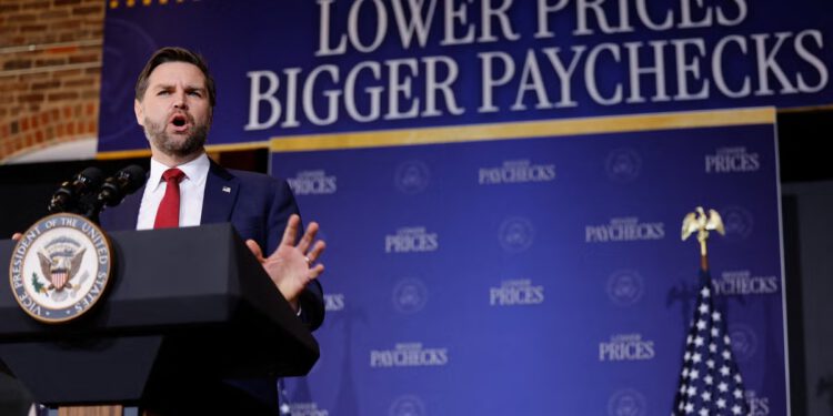 Vance ismijavan na internetu jer je tvrdio da Noem nije otpušten iz DHS-a, ali je imao ‘sjajnu priliku’ sa Shield of Americas