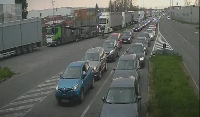 Velike gužve na granicama: višesatna čekanja na kraju blagdanskog vikenda