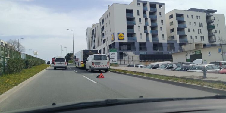 Velike gužve u Splitu: Pokvareni autobus blokirao Vukovarsku, kolone prema Solinu