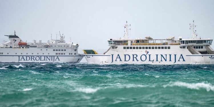Veliki poremećaji na Jadranu: Zbog nevremena stali trajekti i katamarani