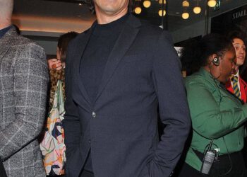 Vernon Kay prekida BBC Radio 2 emisiju kako bi najavio neočekivanu smrt svog kolege