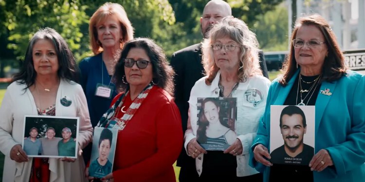 Više od 300 obitelji pogođenih kriminalom migranata poziva senatore da potvrde Trumpov izbor DHS-a