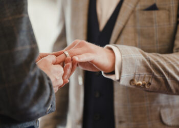 Vrhunski poljski sud naredio priznavanje dokumenata EU-a o istospolnim brakovima — RT World News