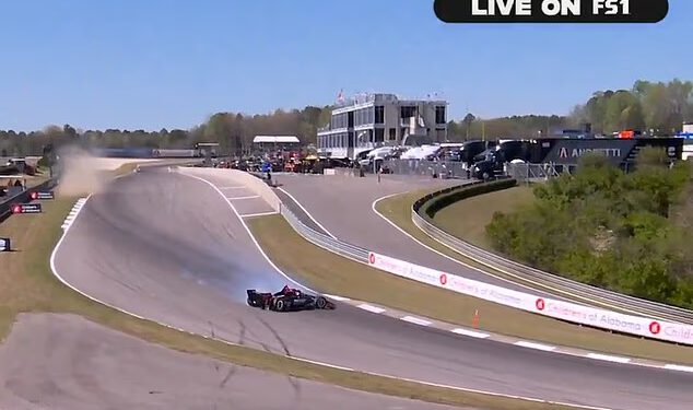 Zastrašujući trenutak zvijezda IndyCara prevarila je smrt nakon što je probila barijere u strašnoj nesreći pri brzini od 170 km/h na TV-u uživo